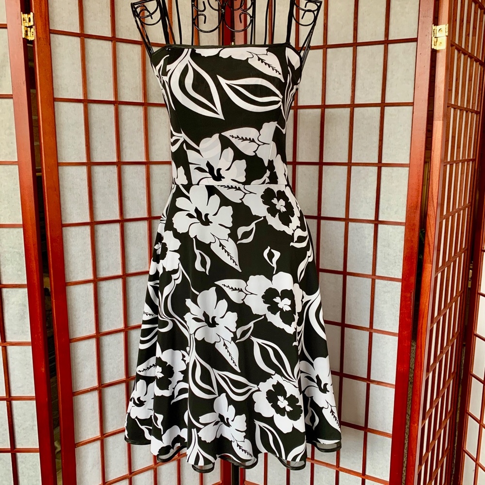 Hypnotik Hibiscus Motif Fit & Flare Midi Sundress - Picture 2 of 7